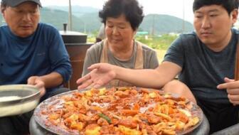 王大叔吃瓜,王大叔的瓜田奇遇记